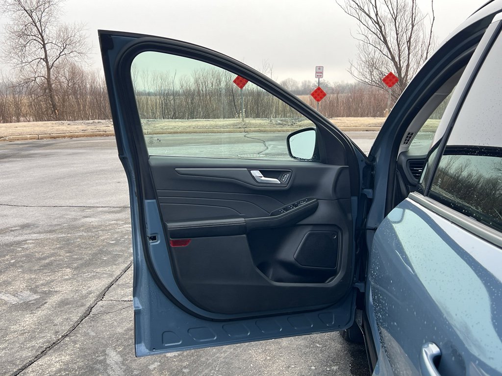 Used 2023 Ford Escape SE w/ Class II Trailer Tow Package image 10