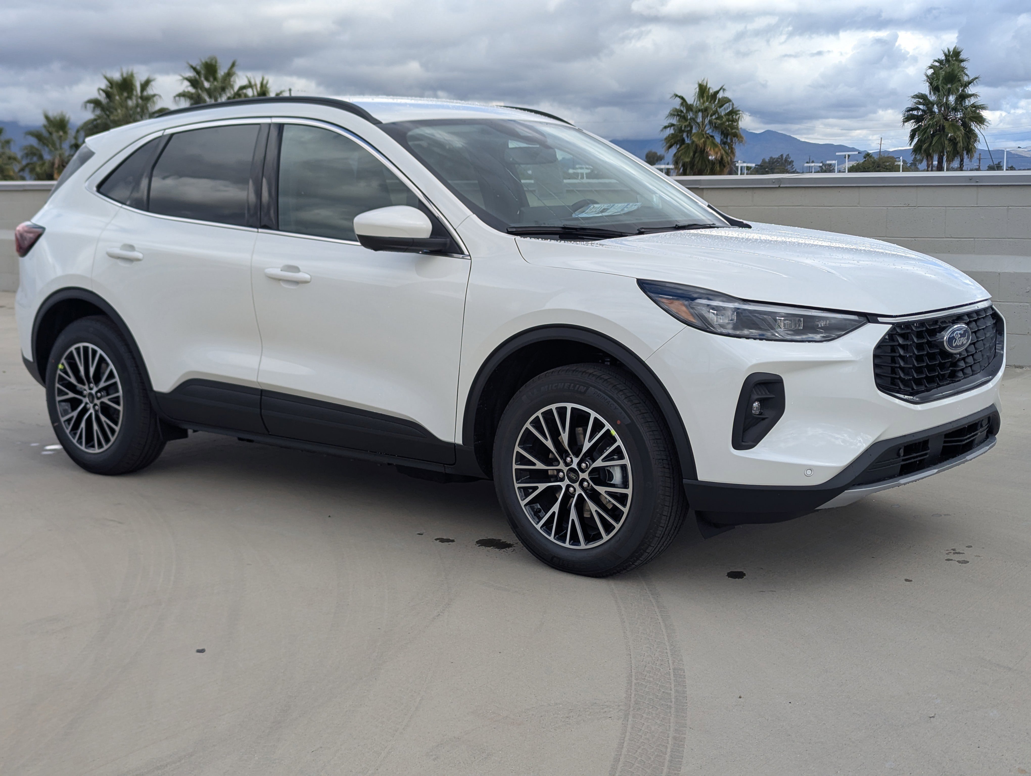 New 2026 Ford Escape SE w/ PHEV Premium Package