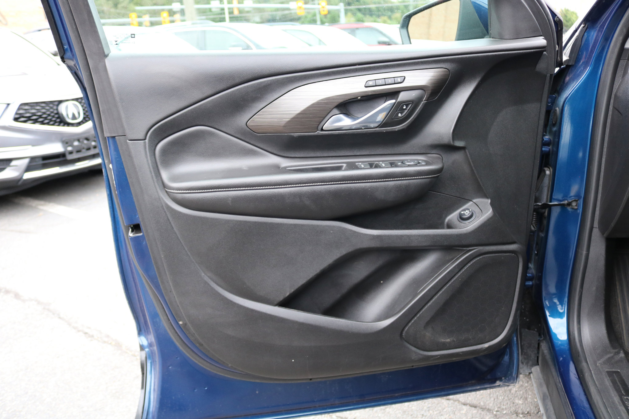 Used 2023 GMC Terrain SLT image 12