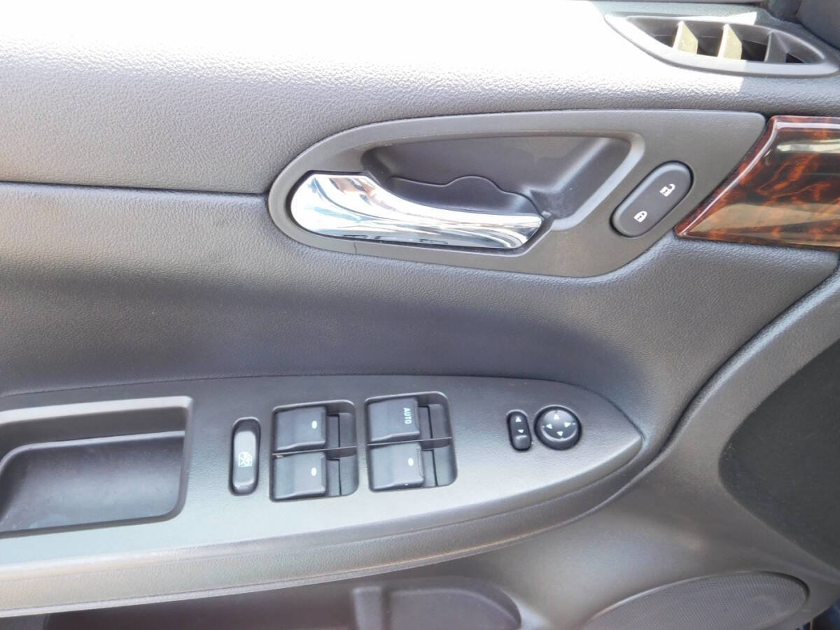 Used 2015 Chevrolet Impala LT w/ LT Sunroof Package FWD image 16