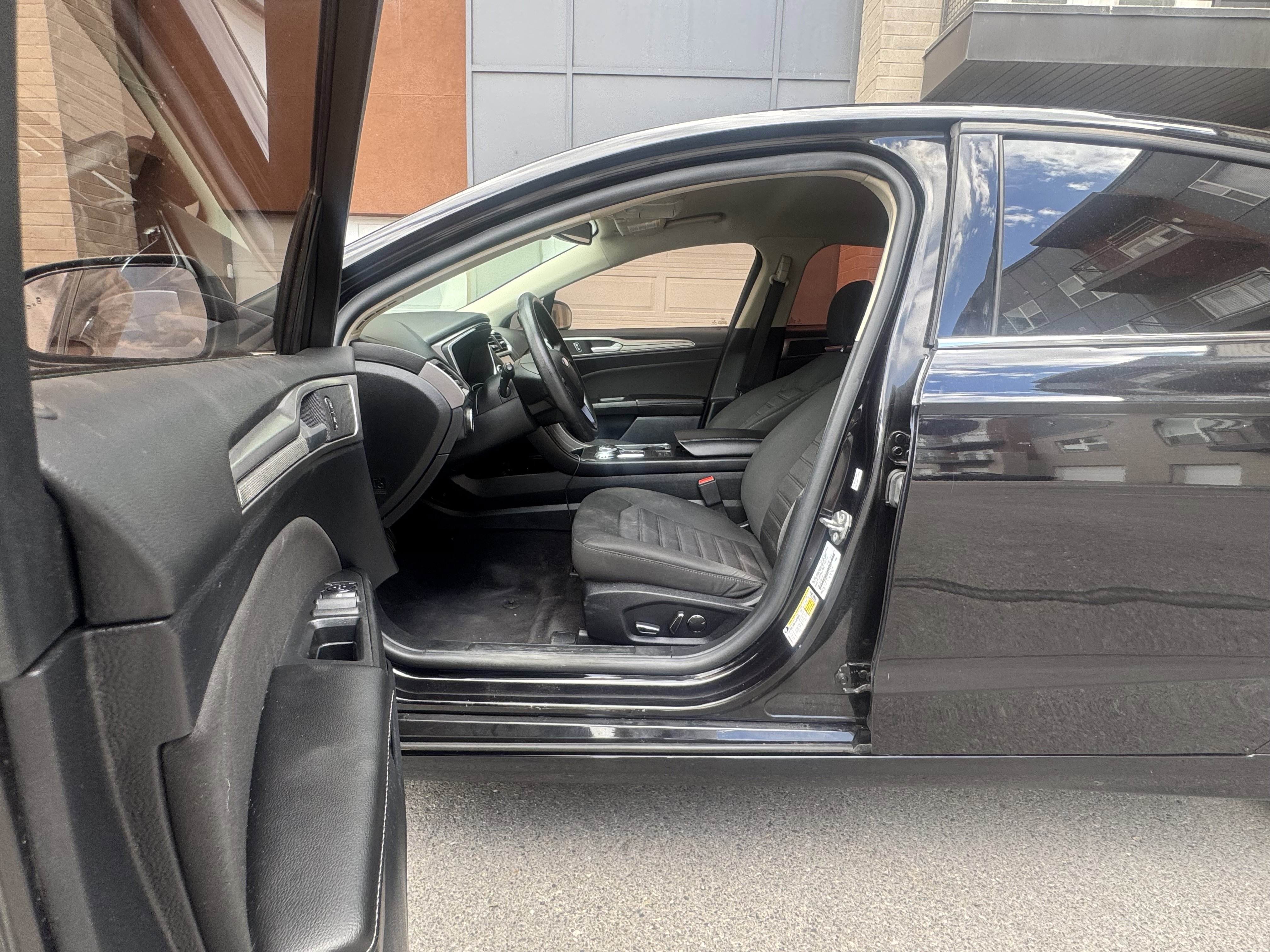 Used 2020 Ford Fusion SE image 11