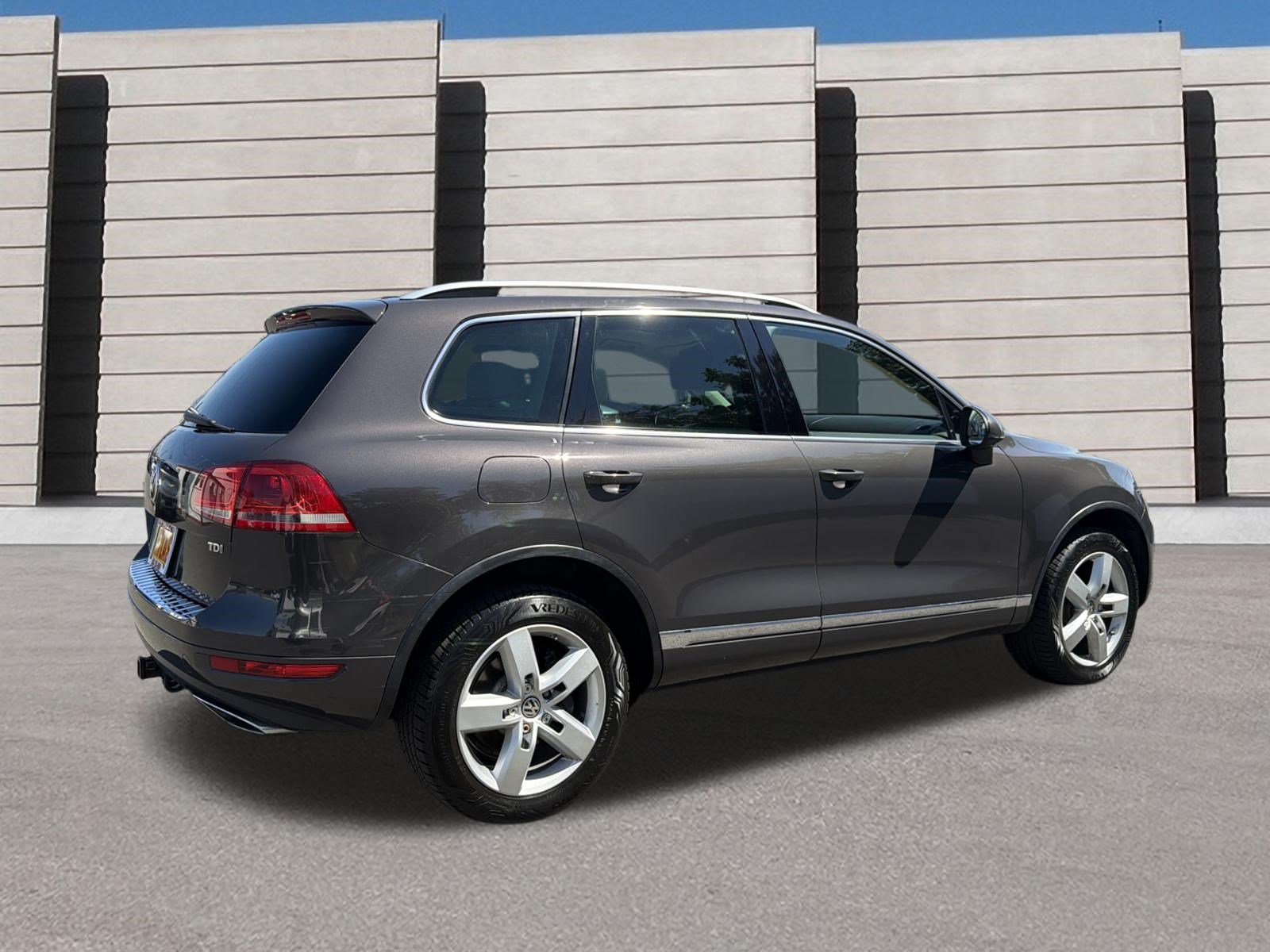 Used 2012 Volkswagen Touareg TDI AWD/4WD image 5