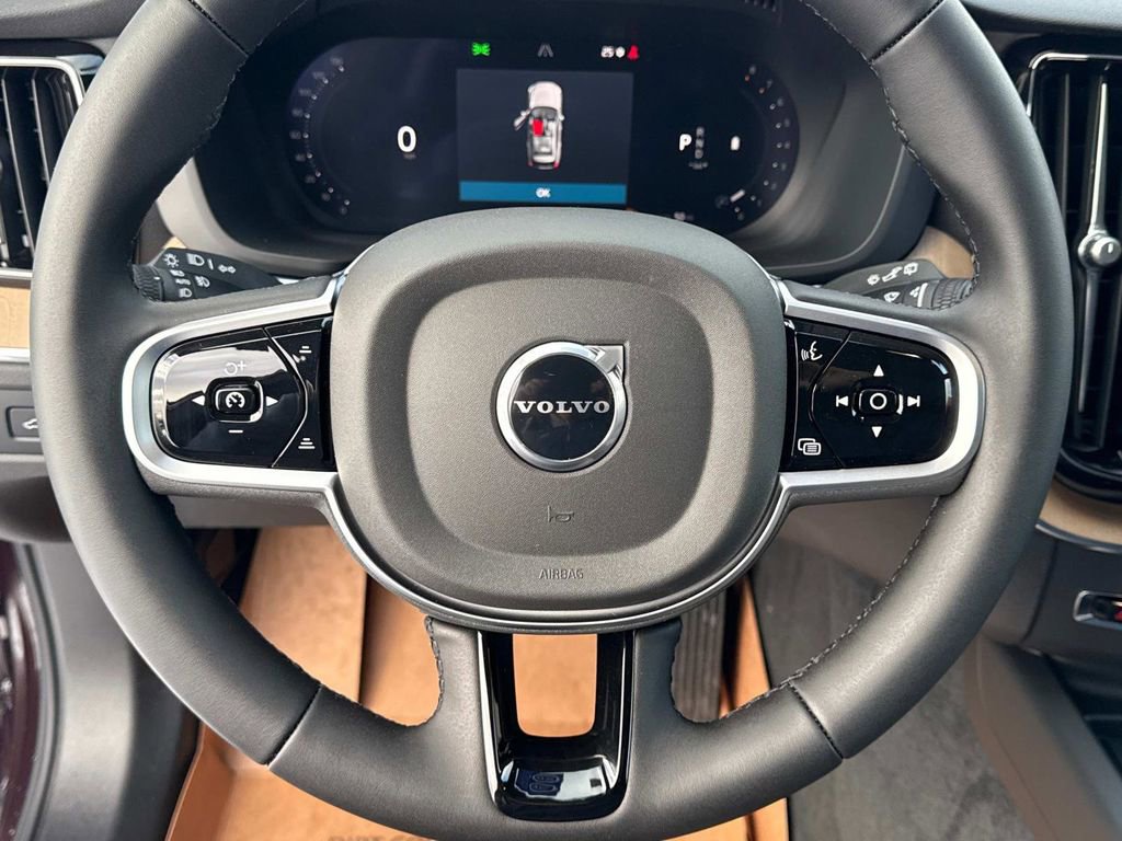 Certified 2026 Volvo XC60 B5 Core w/ Climate Package PRO AWD/4WD image 28