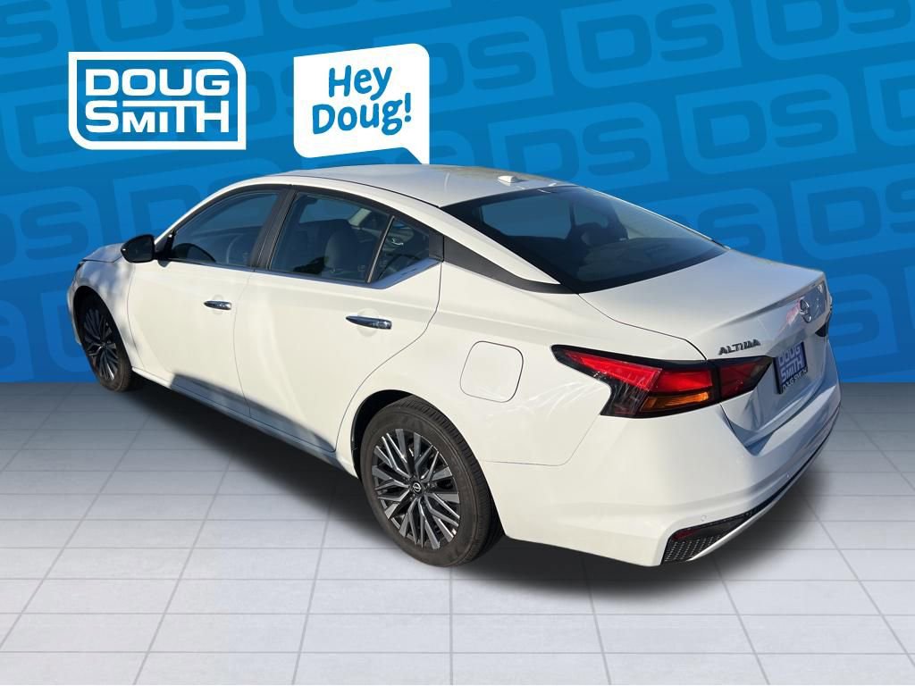 Used 2025 Nissan Altima 2.5 SV image 3