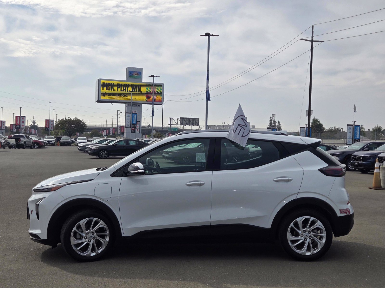 Used 2023 Chevrolet Bolt EUV LT w/ Driver Confidence Package FWD image 4