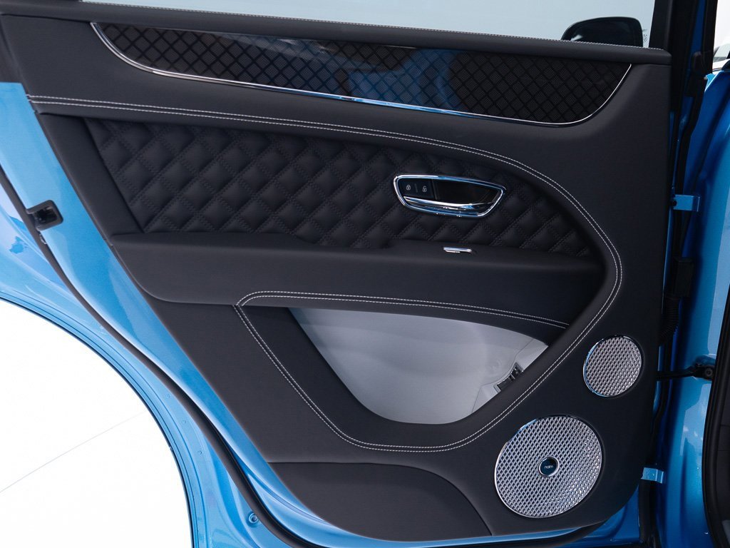 Used 2025 Bentley Bentayga image 21