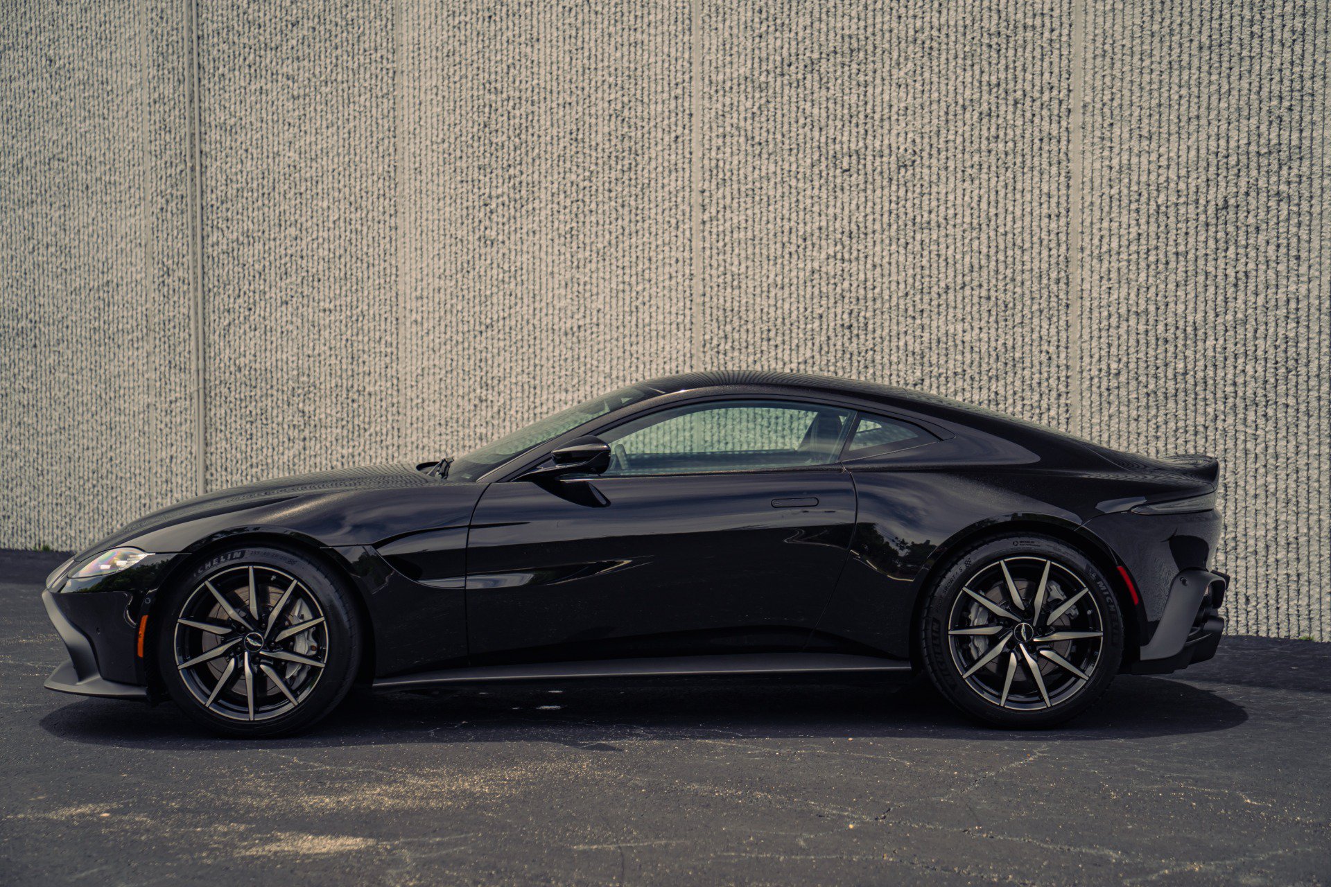 Used 2020 Aston Martin V8 Vantage Coupe RWD image 11
