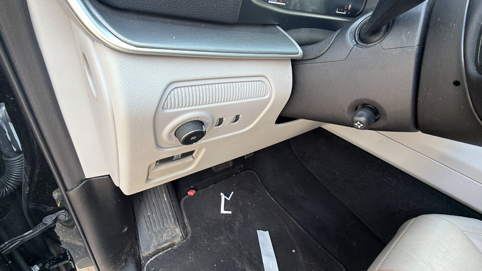 Used 2025 Jeep Wagoneer L 4WD image 27