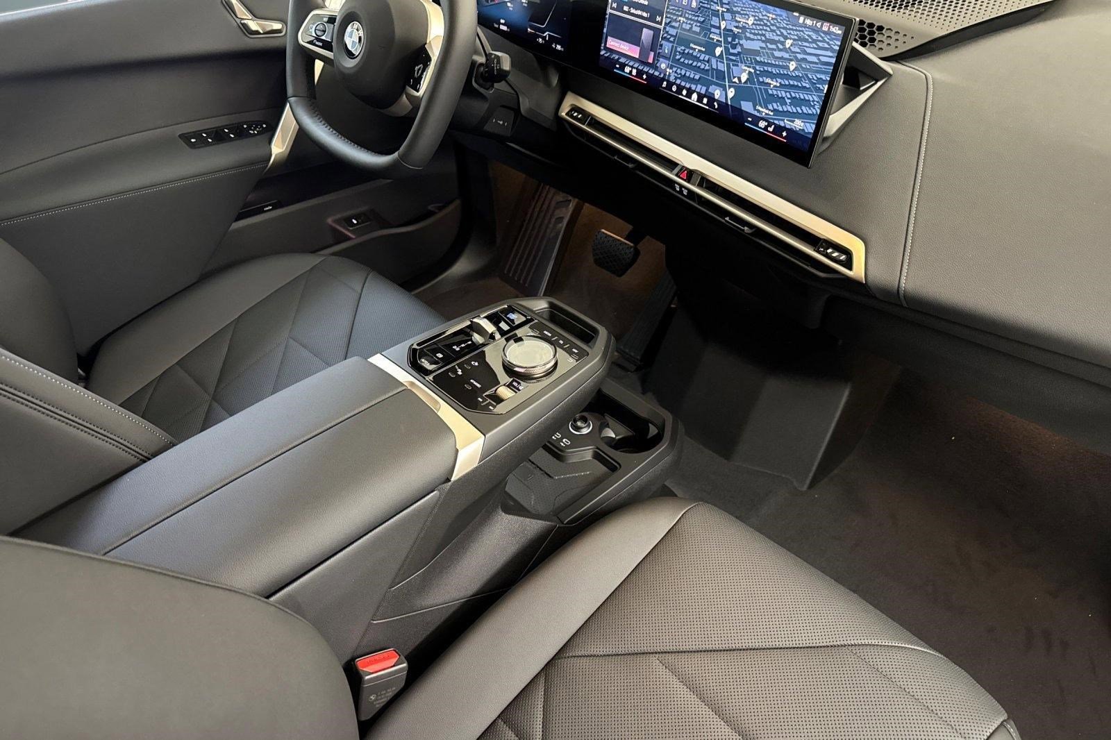 New 2026 BMW iX xDrive45 w/ Premium Package AWD/4WD image 28