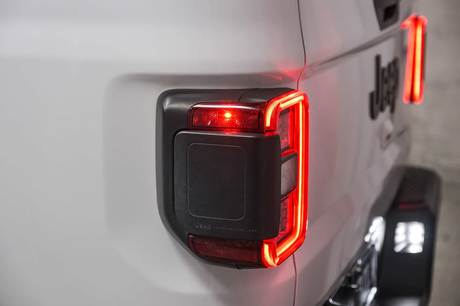 Used 2021 Jeep Gladiator Sport AWD/4WD image 7