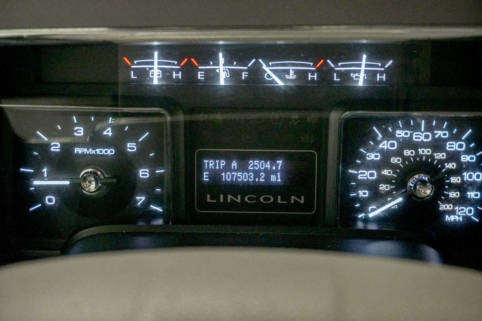Used 2011 Lincoln Navigator L 4WD image 40