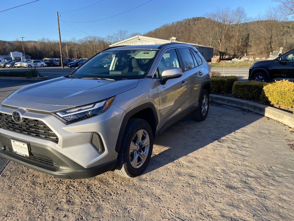 Used 2025 Toyota RAV4 XLE image 3