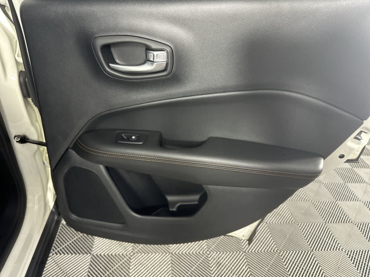 Used 2020 Jeep Compass Limited AWD/4WD image 25