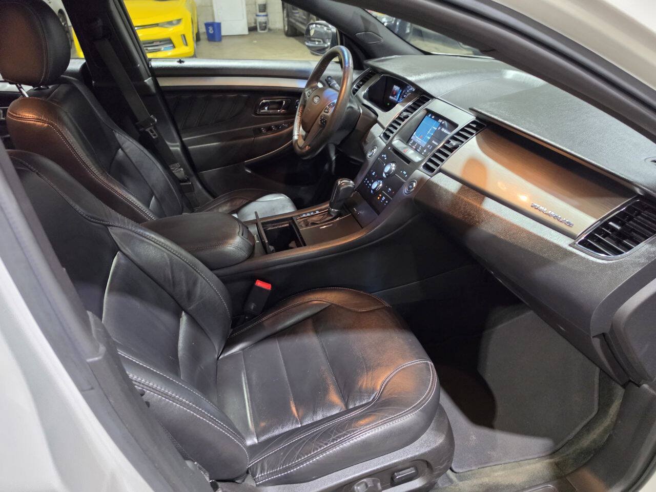 Used 2016 Ford Taurus SEL FWD image 32