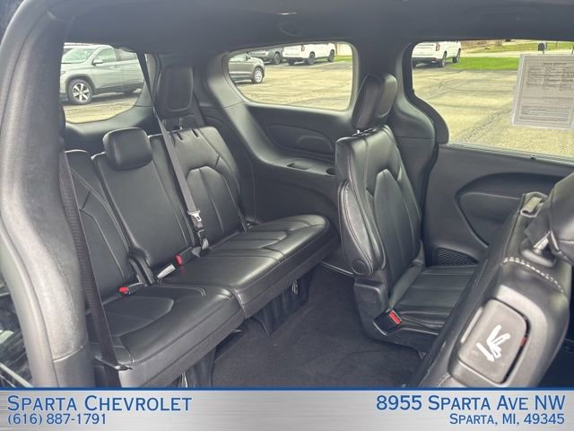 Used 2025 Chrysler Pacifica Select image 28