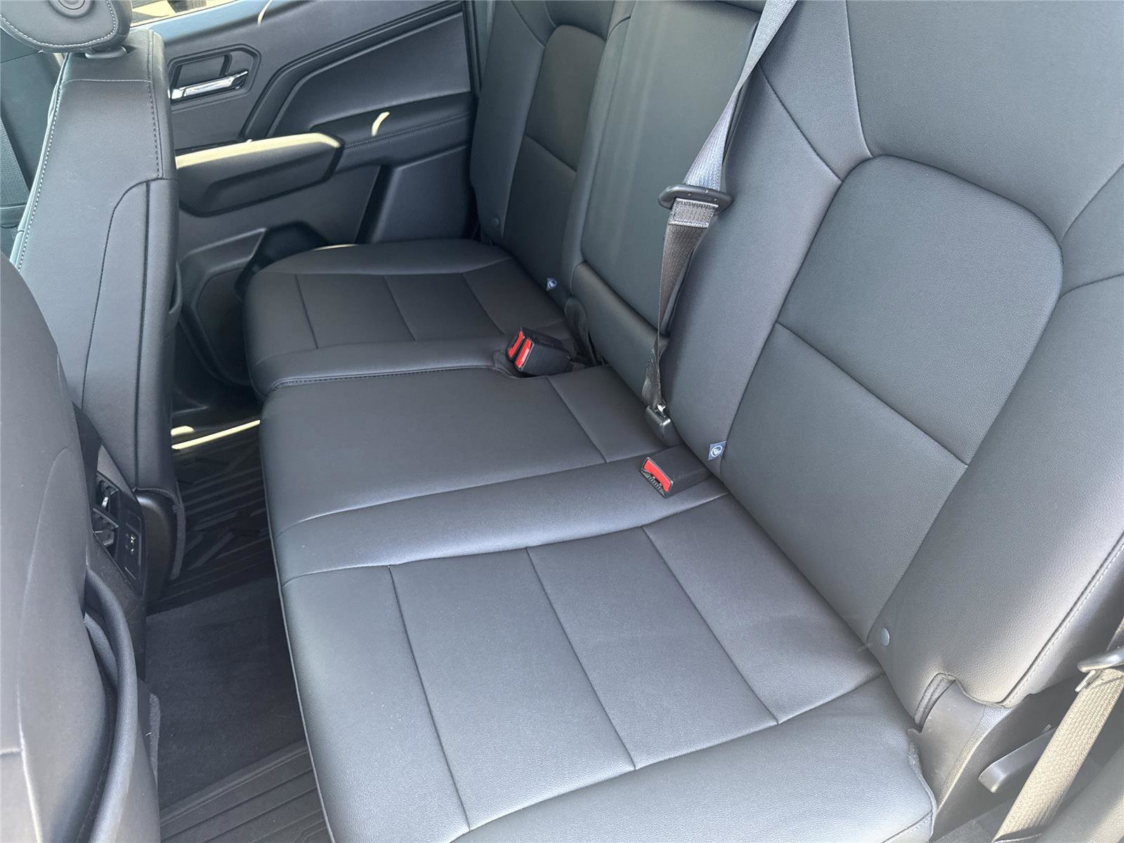 Used 2024 GMC Canyon Elevation w/ Elevation Premium Package RWD image 29