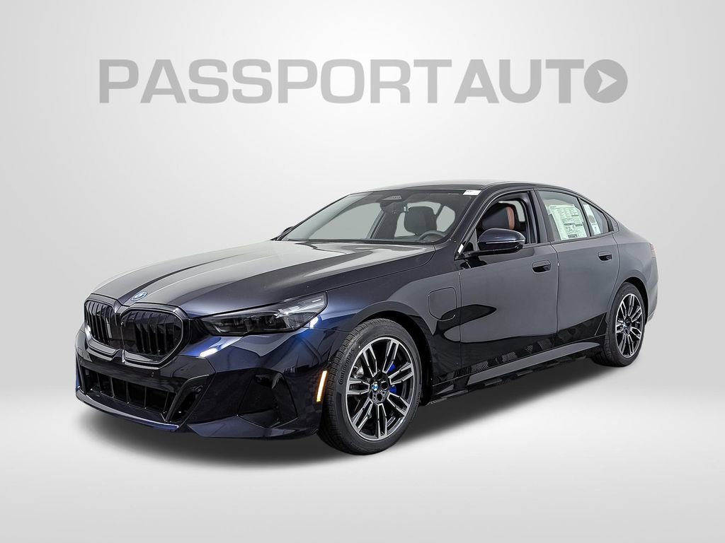 New 2026 BMW 550e xDrive image 1