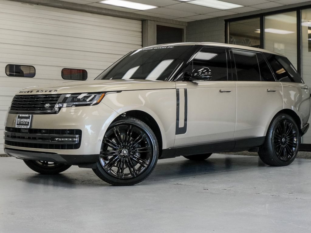 Used 2025 Land Rover Range Rover SE AWD/4WD image 2
