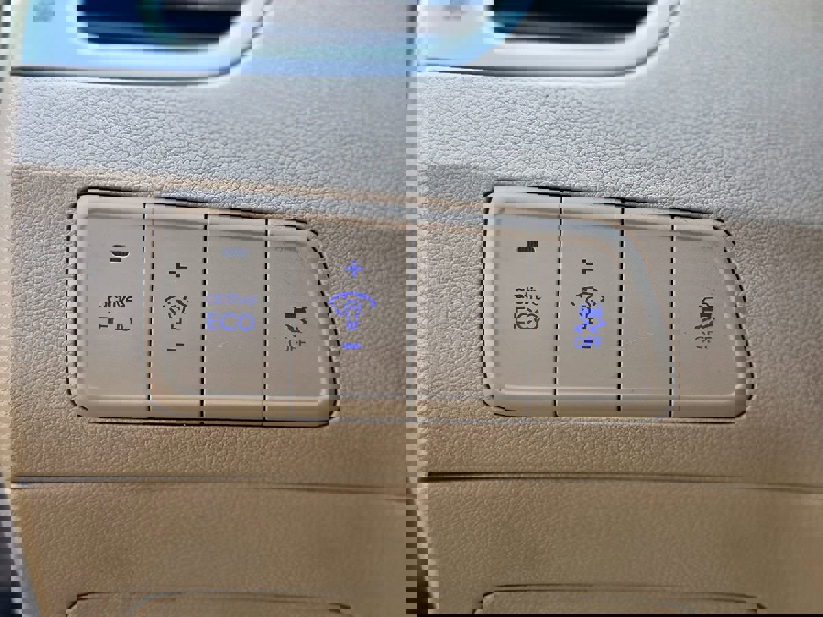 Used 2012 Hyundai Elantra Limited w/ Technology Pkg 5 image 45