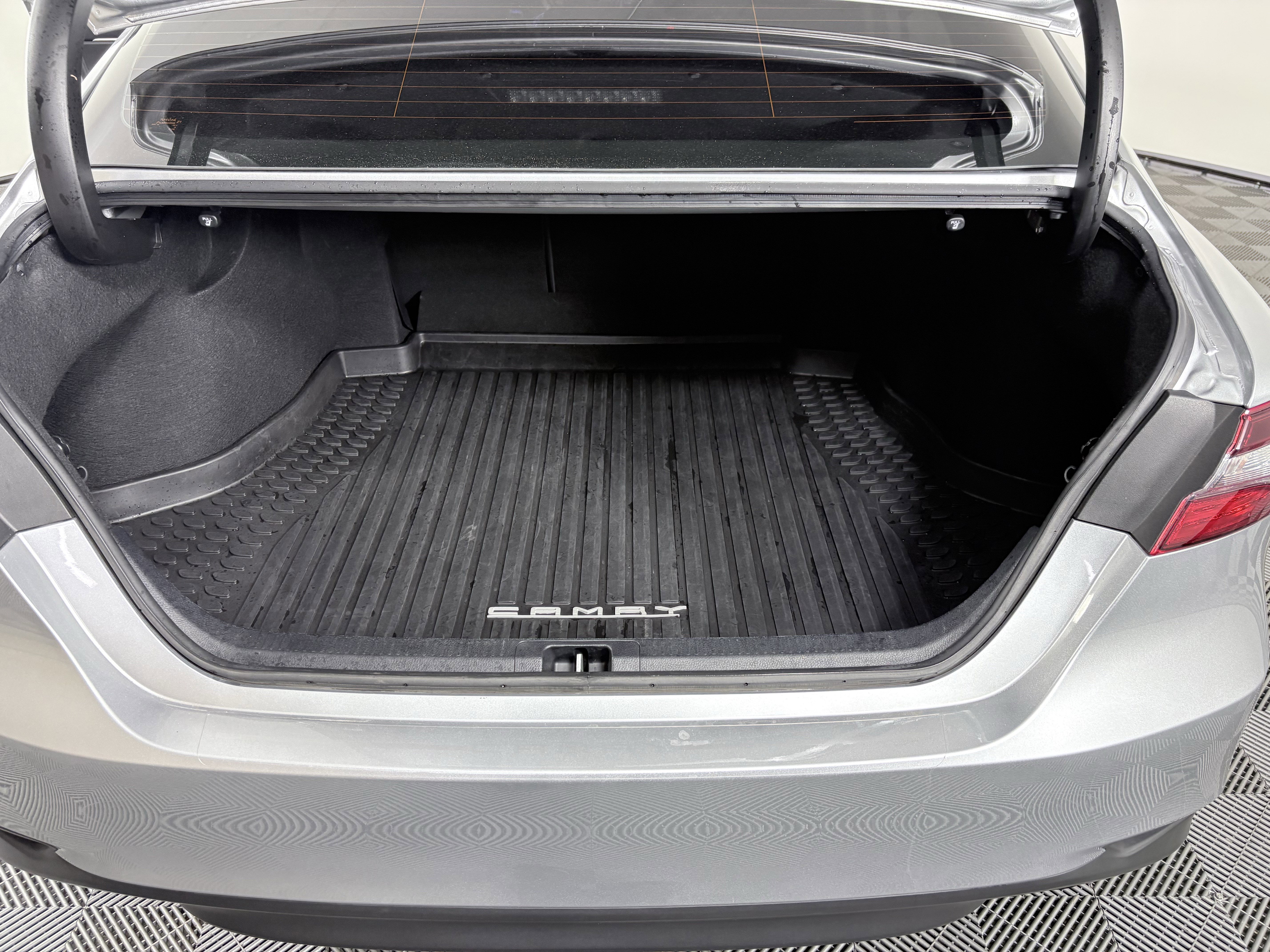 Used 2022 Toyota Camry LE image 33