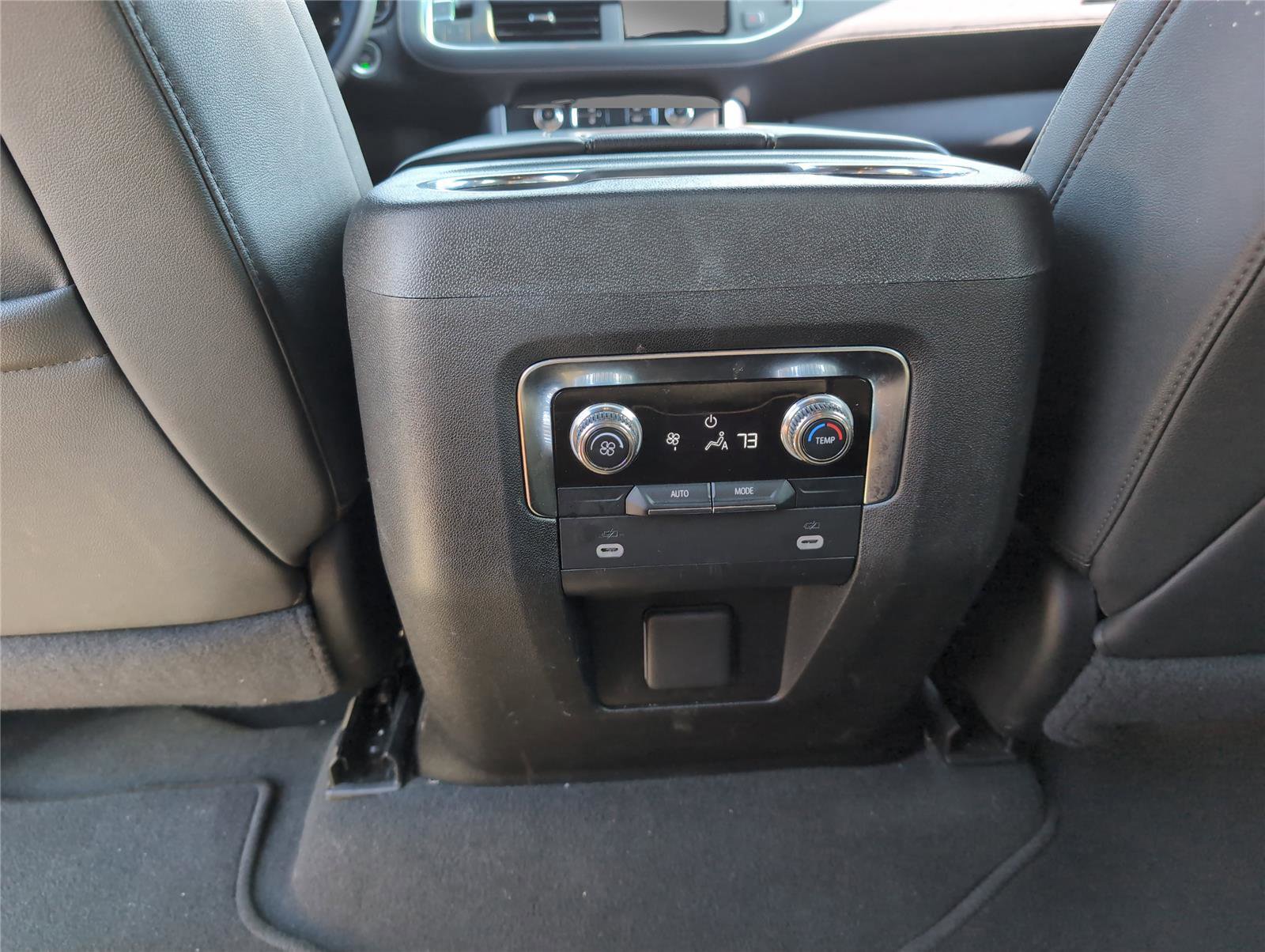 Used 2024 GMC Yukon XL SLT image 24