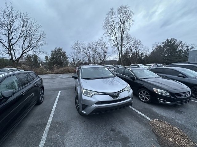 Used 2018 Toyota RAV4 LE image 16