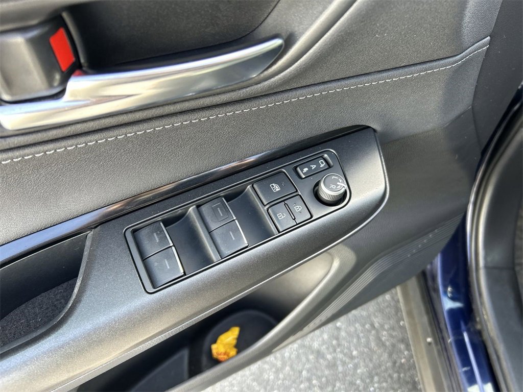 Used 2021 Toyota Venza LE image 16