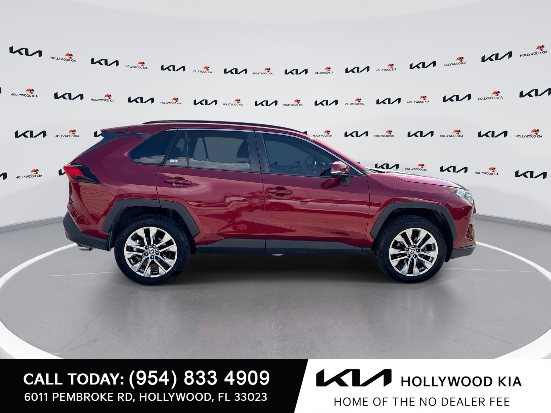 Used 2021 Toyota RAV4 XLE Premium FWD image 9