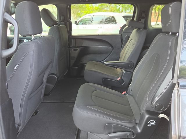 Used 2019 Chrysler Pacifica Touring Plus w/ S Appearance Package FWD image 10