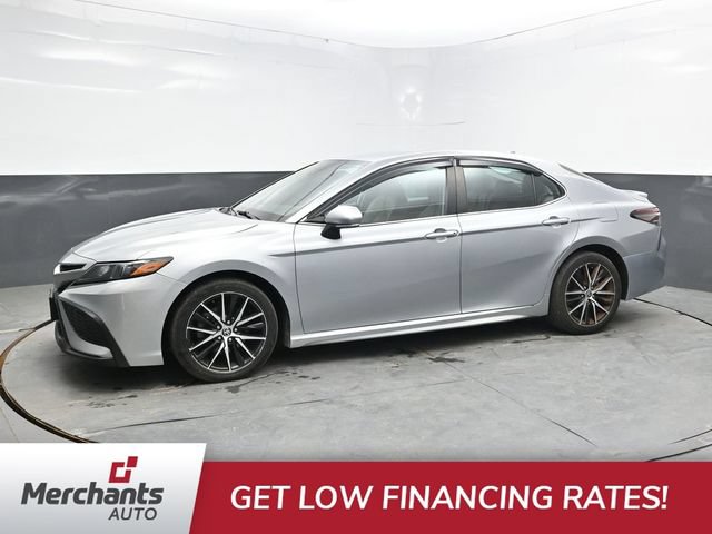 Used 2022 Toyota Camry SE FWD image 3