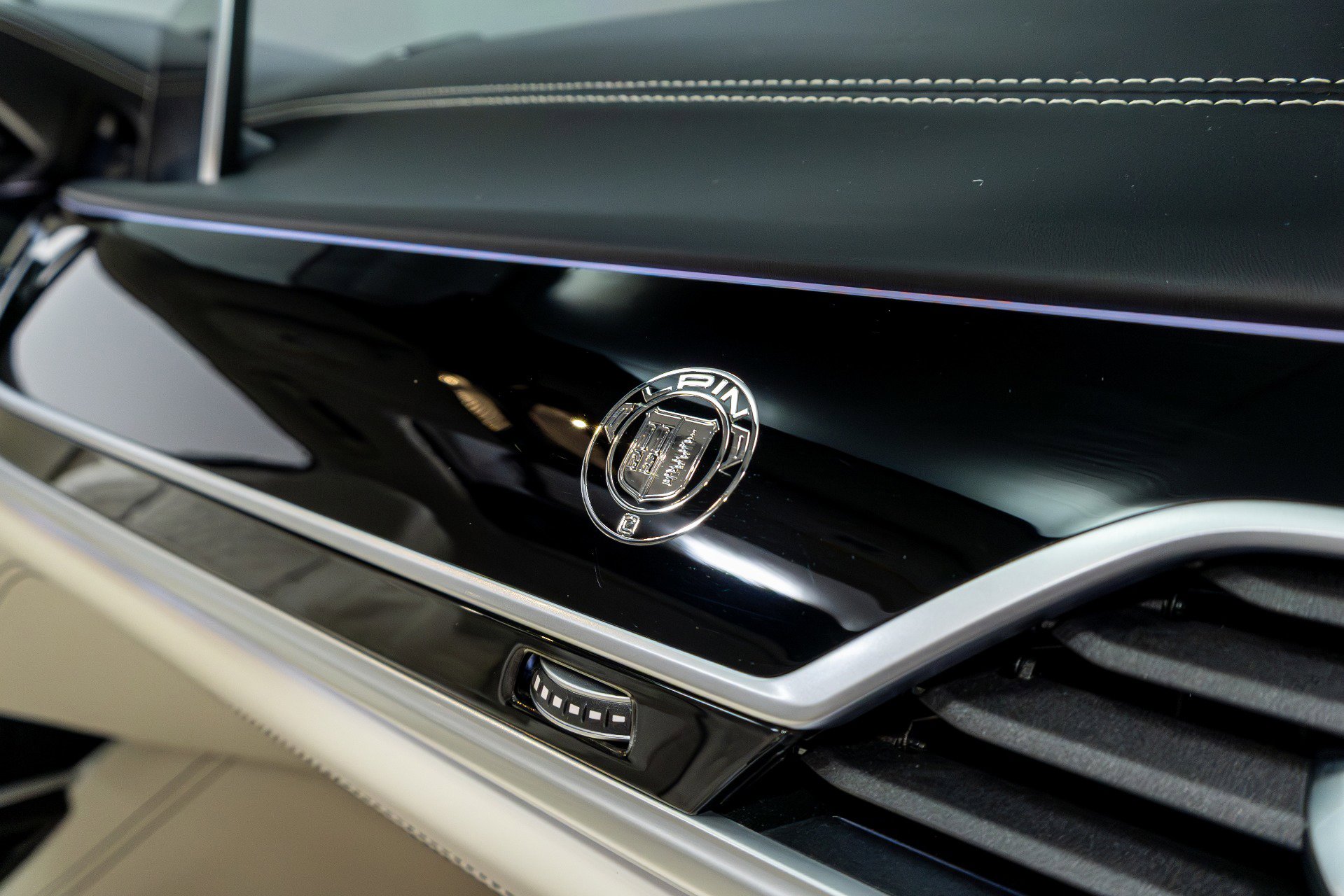 Used 2020 BMW ALPINA B7 xDrive w/ Interior Design Package image 27