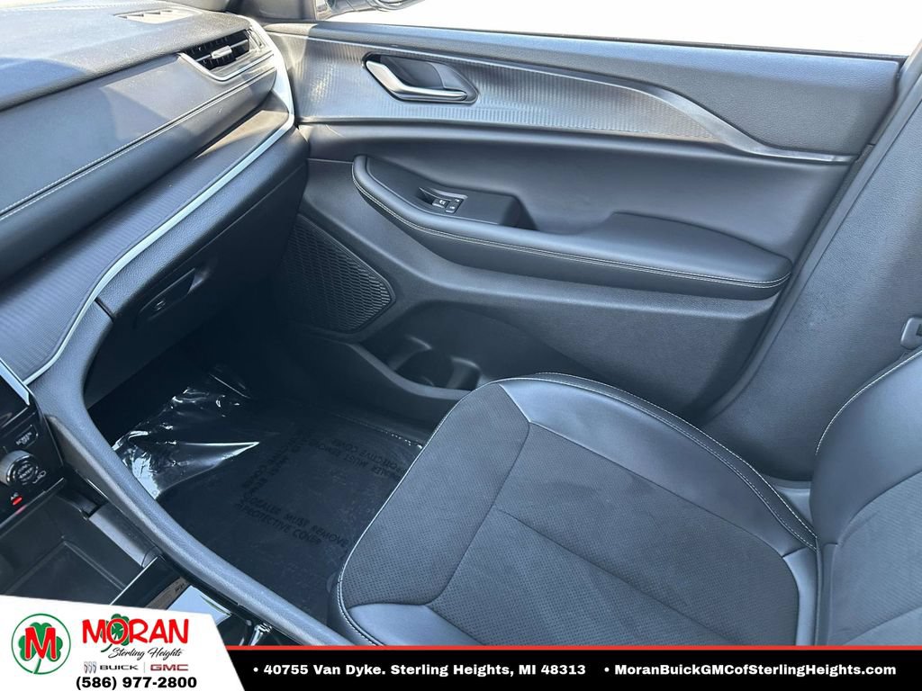 Used 2023 Jeep Grand Cherokee Altitude AWD/4WD image 28