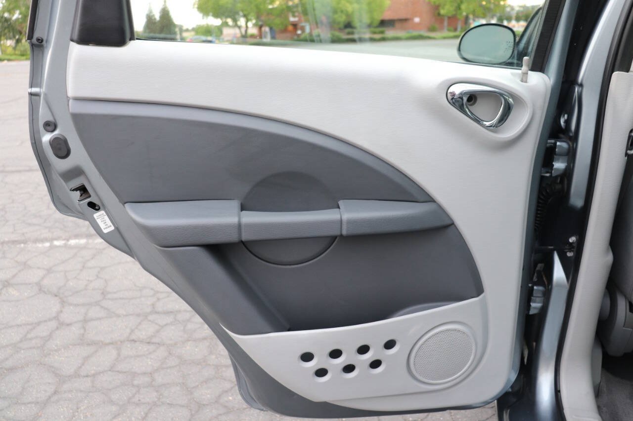 Used 2009 Chrysler PT Cruiser FWD image 21