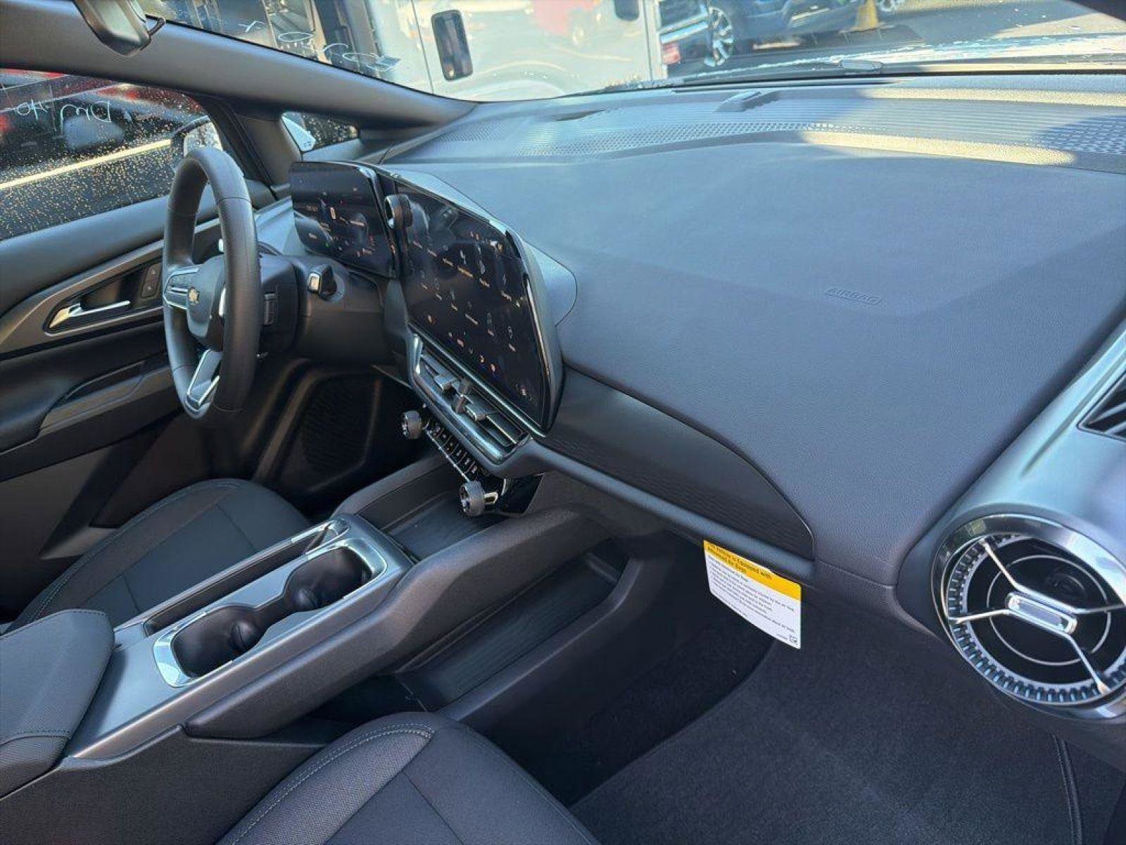 New 2026 Chevrolet Equinox EV LT FWD image 18