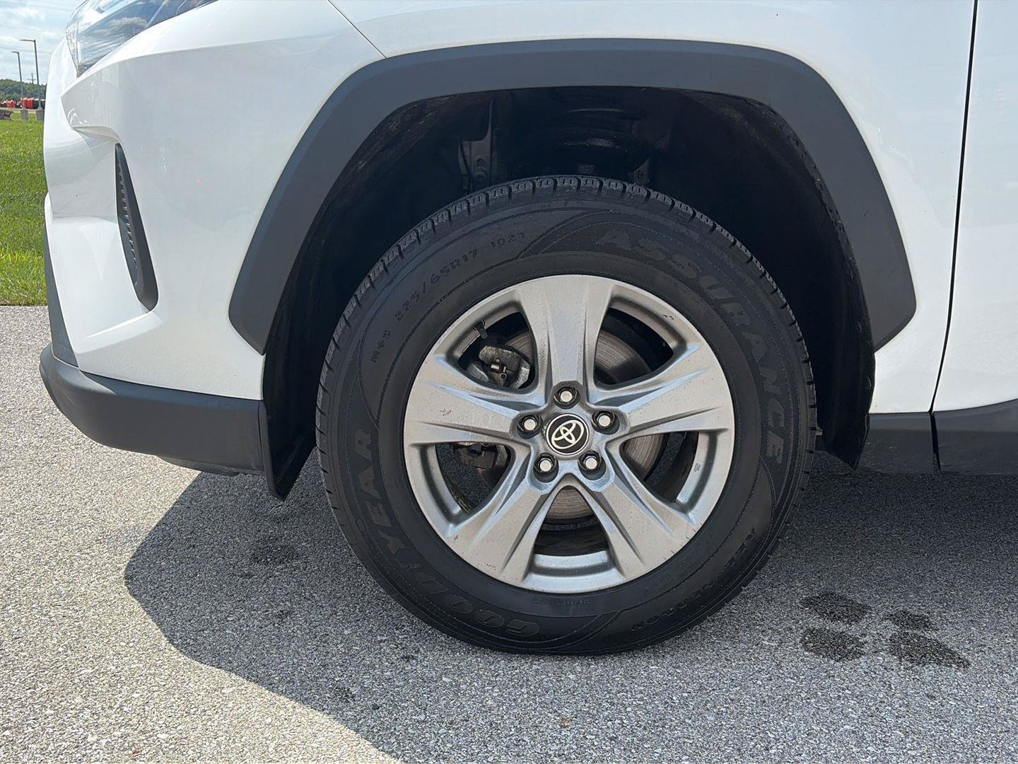 Used 2022 Toyota RAV4 XLE w/ Convenience Package AWD/4WD image 9