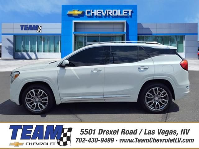 Used 2022 GMC Terrain Denali w/ Denali Premium Package AWD/4WD image 1