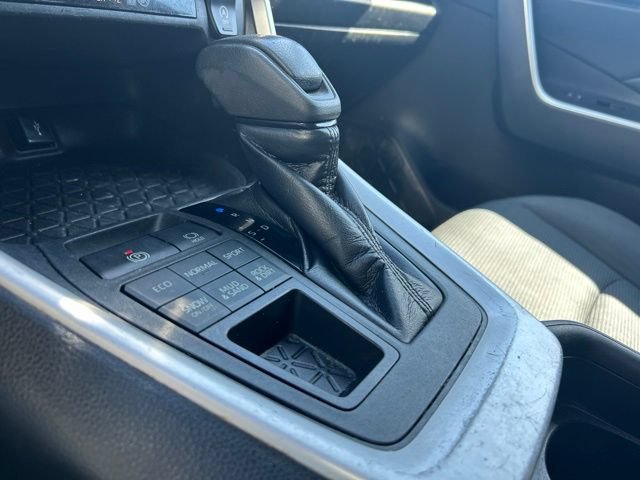 Used 2020 Toyota RAV4 LE w/ All Weather Liner Package AWD/4WD image 27