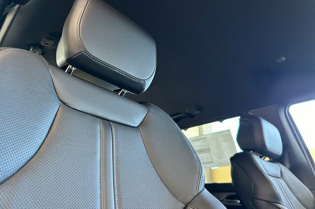 New 2025 Jeep Wagoneer 4WD w/ Convenience Group I image 15