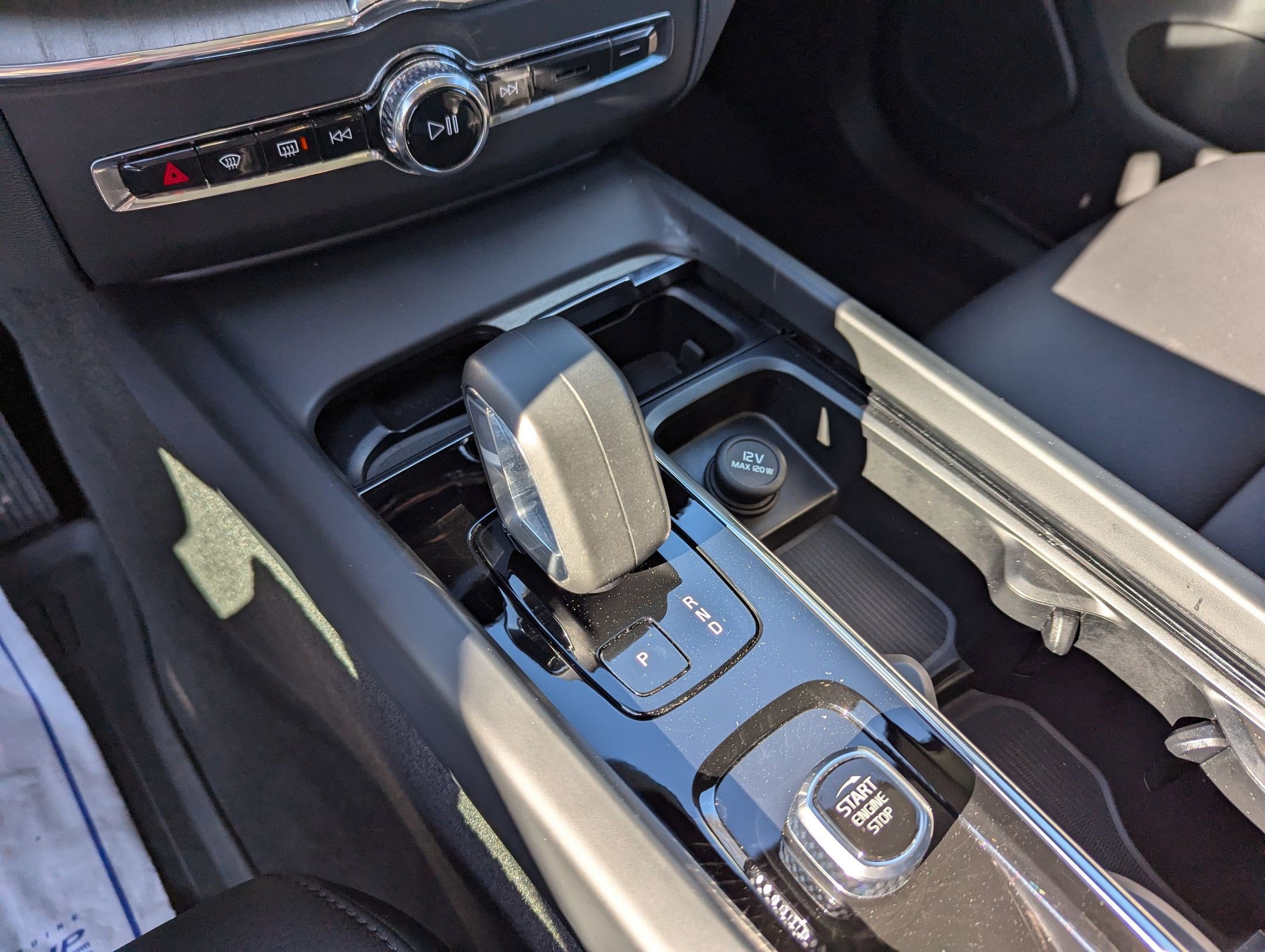 New 2025 Volvo XC60 T8 Plus w/ Protection Package Premier image 17