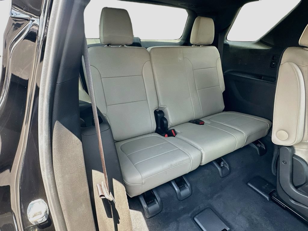 Used 2023 Chevrolet Traverse Premier FWD image 29