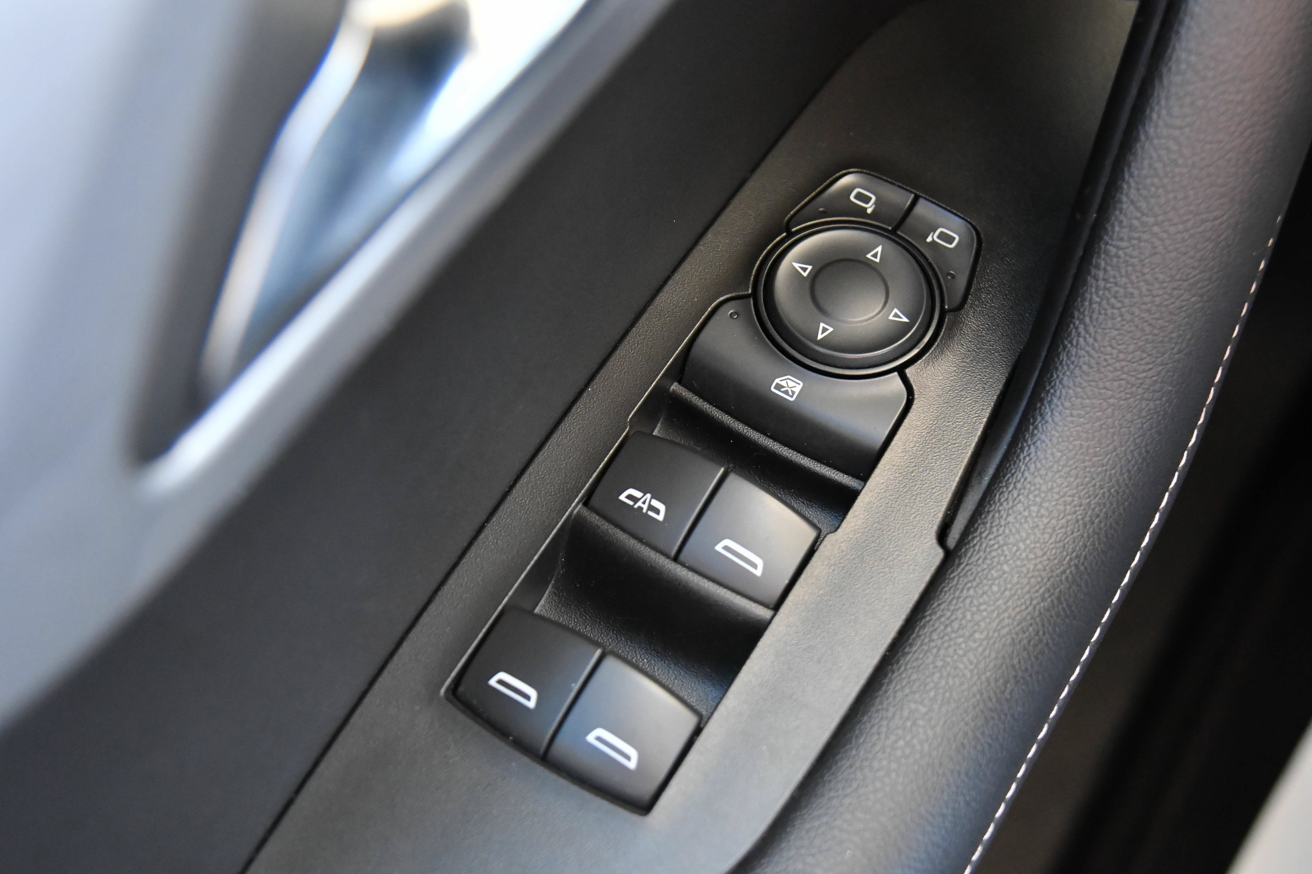 Used 2025 Chevrolet Blazer LT FWD image 33