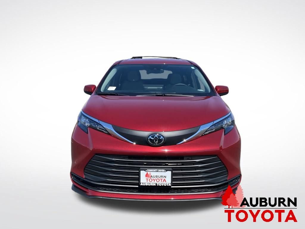 New 2026 Toyota Sienna LE FWD image 5