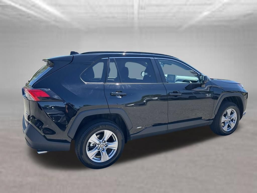 Used 2025 Toyota RAV4 LE AWD/4WD image 2