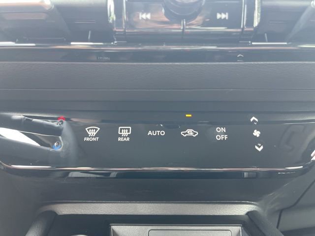 New 2025 Nissan Kicks SR image 22