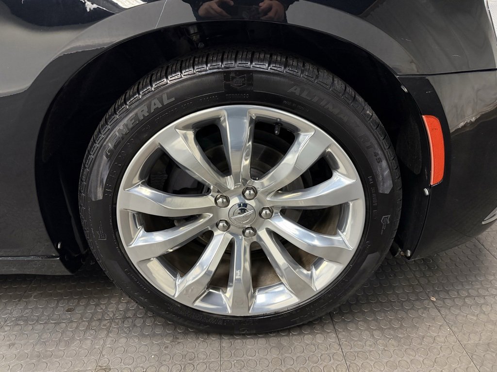 Used 2018 Chrysler 300 Touring L image 13