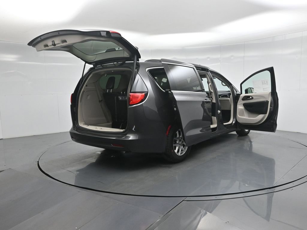 Used 2020 Chrysler Voyager Lxi image 6