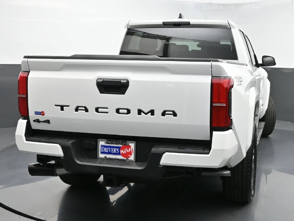 Used 2024 Toyota Tacoma TRD Sport AWD/4WD image 39