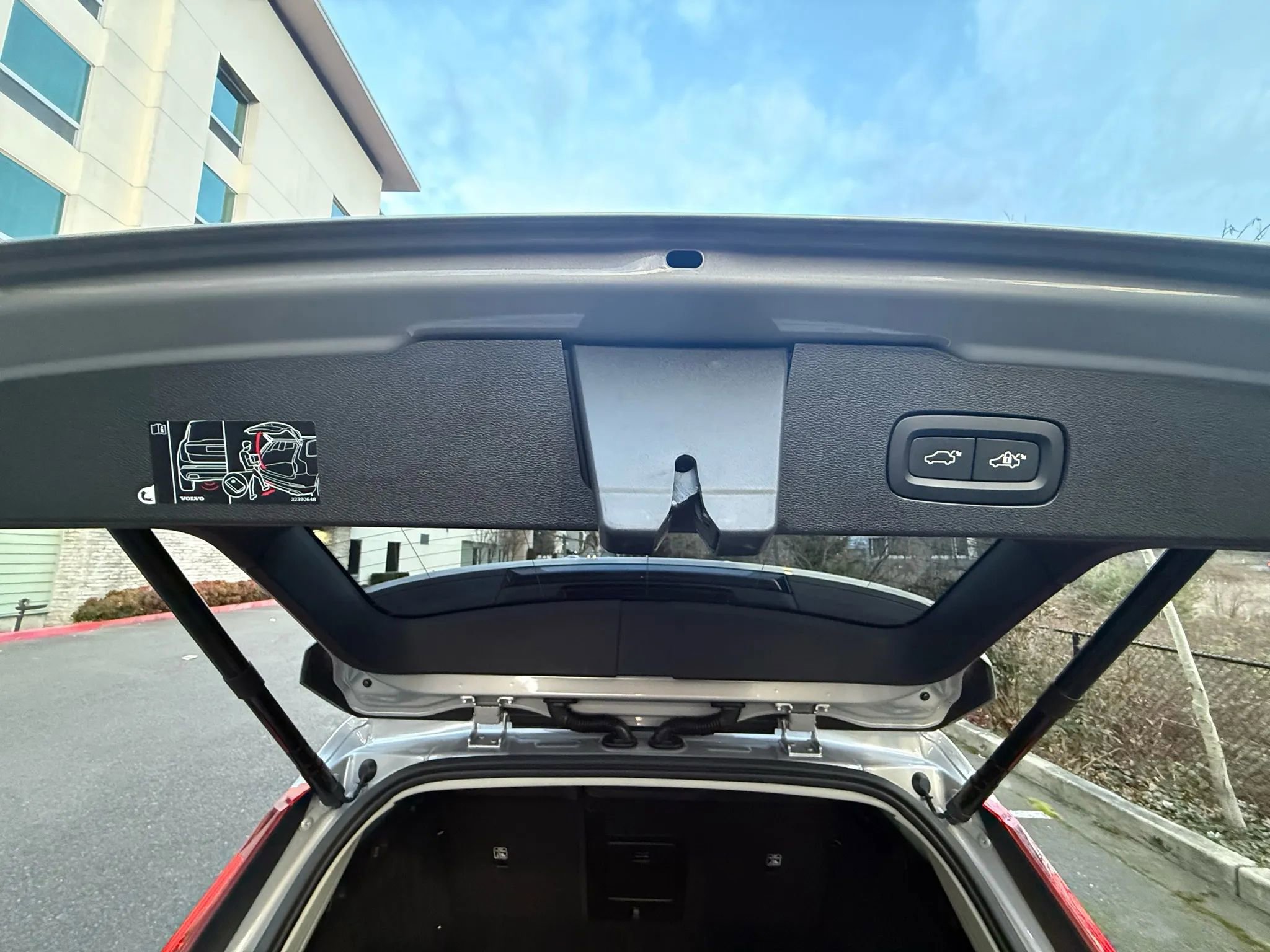 Used 2025 Volvo V60 B5 Cross Country Plus image 25