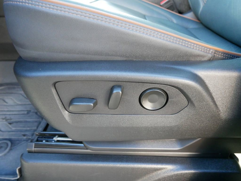 Certified 2025 GMC Yukon XL AT4 w/ AT4 Premium Package image 18