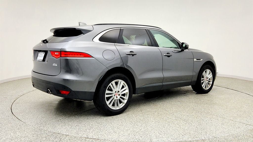 Used 2017 Jaguar F-PACE Prestige AWD/4WD image 5